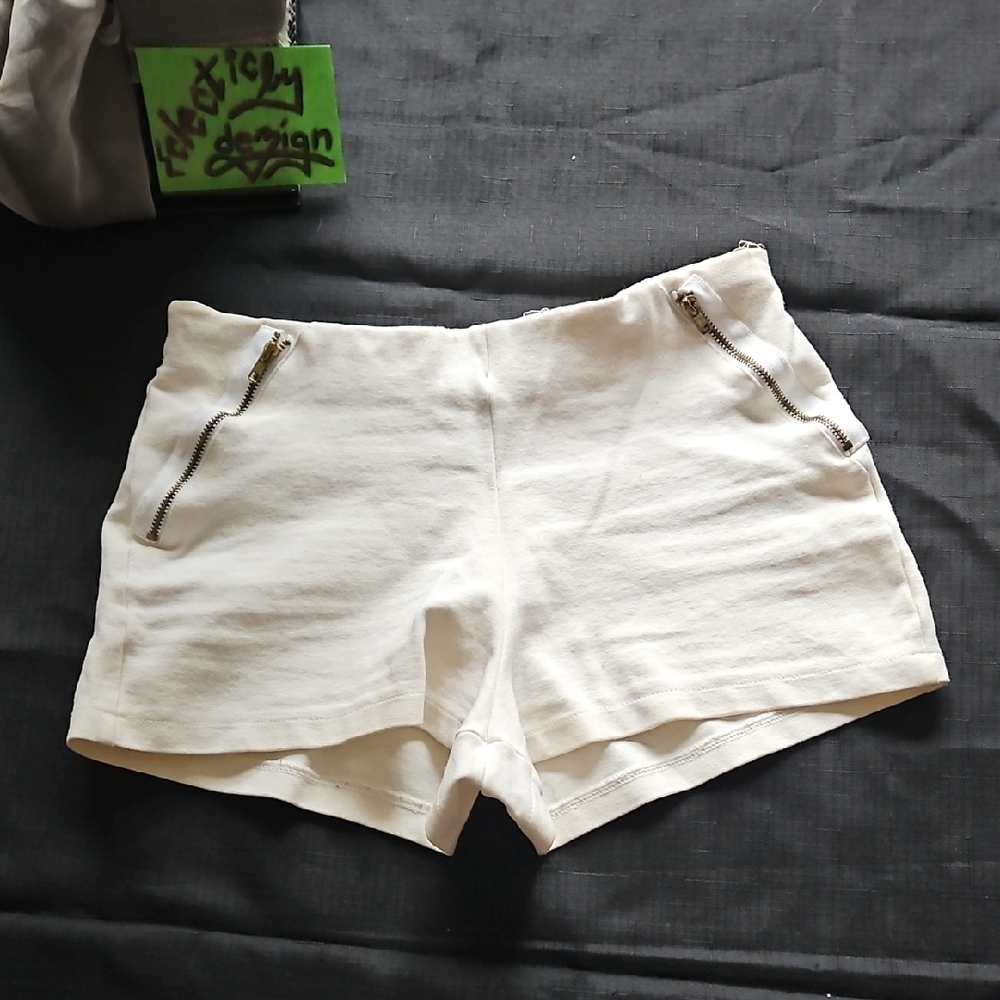 Private Label Cream High Waist Women's Shorts with Zipper Details